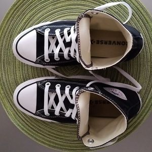 Womens Converse black, size 8